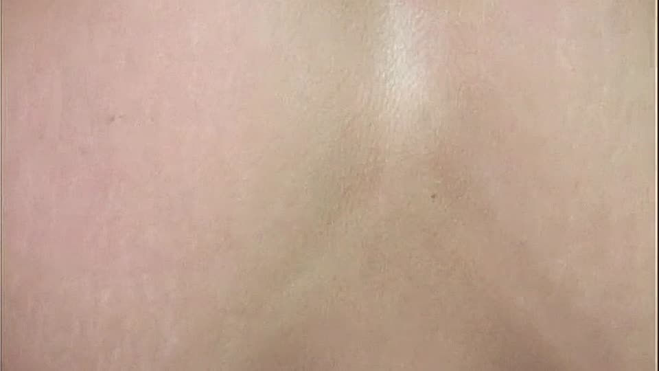 Er spritzt ihr in die Muschi und fickt sie in den Arsch