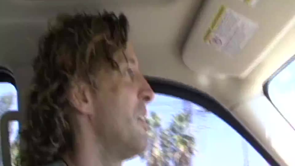 Sein Sperma klebte an ihren kleinen Brüsten